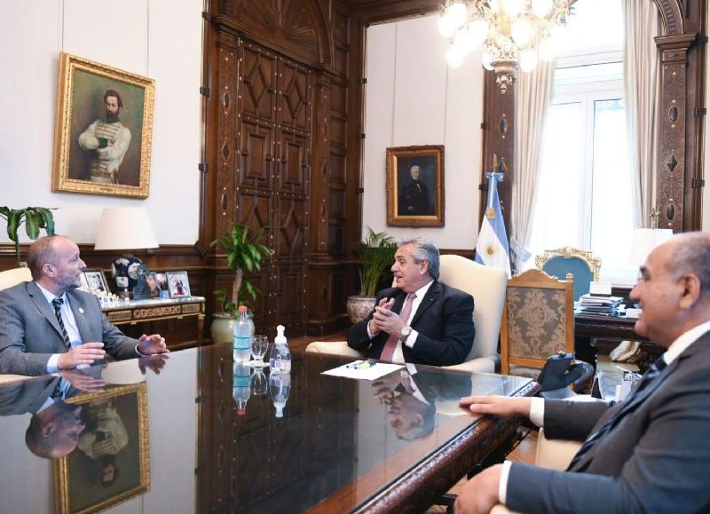 El presidente Alberto Fernández recibió en Casa Rosada junto al jefe de Gabinete, Juan Manzur, al jefe de Gabinete de la provincia de Buenos Aires, Martín Insaurralde.