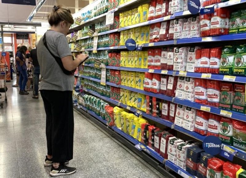 El consumo sigue en caída y expone las dificultades económicas del modelo de Milei