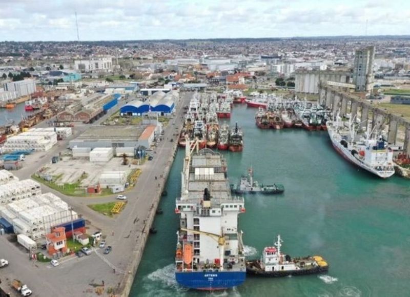 Muestras tomadas en la zona portuaria de Mar del Plata buscan determinar el alcance real de la contaminación