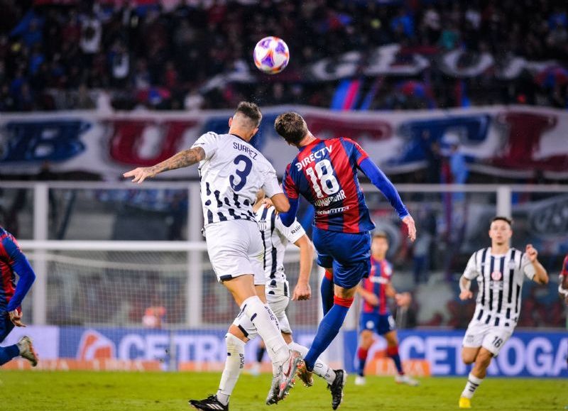 San Lorenzo igualó 0-0 ante Talleres y quedó a seis de River, mientras que el local quedó a nueve de la punta. Batalla le atajó un penal a Santos.
