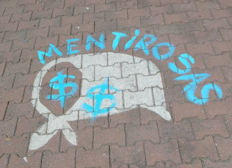La Subsecretaría de Derechos Humanos de la Provincia de Buenos Aires repudió los hechos vandálicos cometidos sobre los pañuelos de las Madres y Abuelas de Plaza de Mayo que se encuentran pintados.