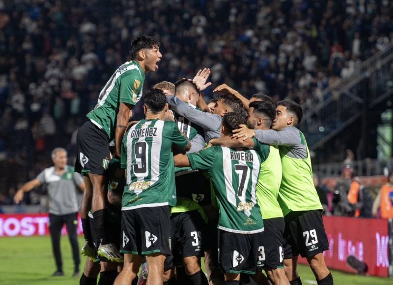 El equipo de Julio César Falcioni revirtió el marcador con un minuto de diferencia con los goles de Ignacio Rodríguez y Milton Giménez. El Lobo despidió a su entrenador con una derrota inesperada.
