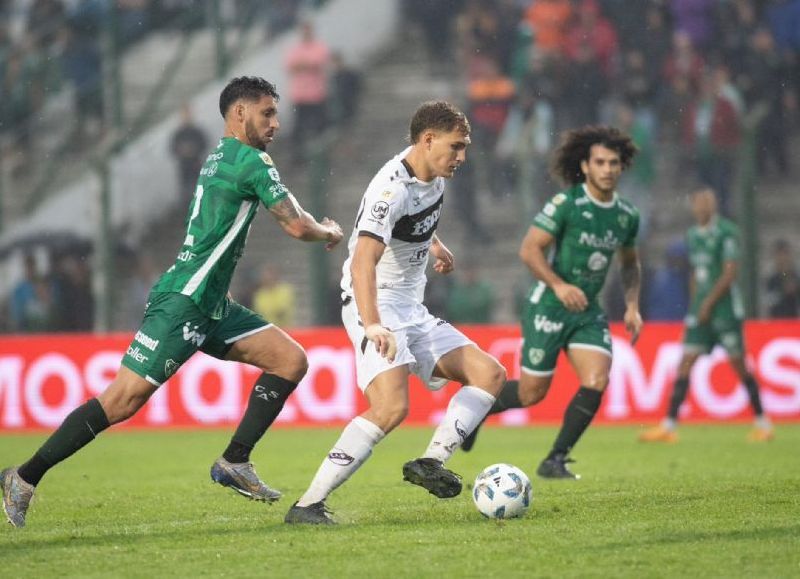 En Junín, por la fecha 14 de la Copa de la Liga Profesional 2024, el Calamar venció 1-0 al Verde con un golazo de Juan Ignacio Saborido.