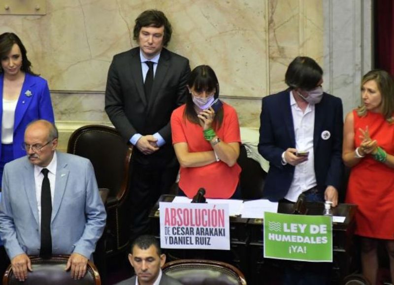 El diputado por La Libertad Avanza, Javier Milei, lanzó este martes explosivas declaraciones televisivas sobre el complejo escenario económico y político actual.