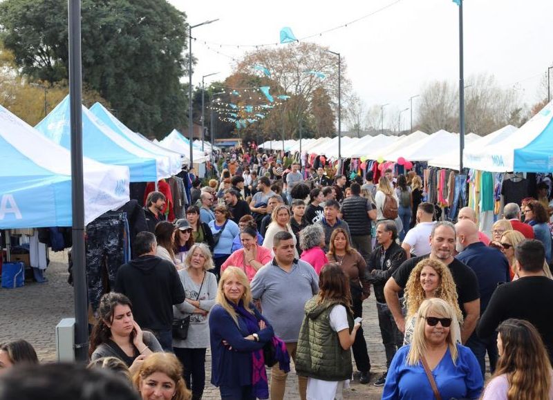 Nueva vida para los espacios públicos: Relocalización de vendedores ambulantes revitaliza plazas San Martín e Italia