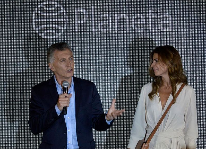 Mauricio Macri junto a su esposa.