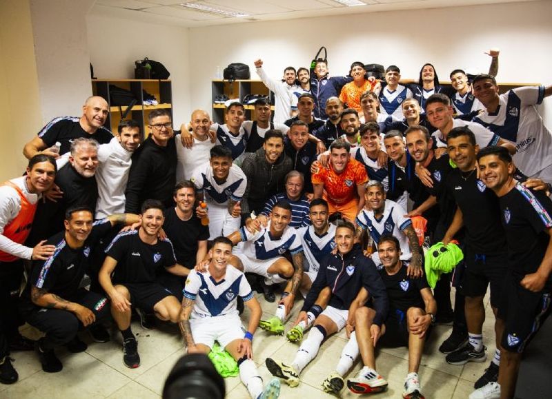 El equipo de Liniers asegura su lugar en las semifinales de la Copa LPF 2024 tras una victoria controvertida sobre Godoy Cruz, con una expulsión y un gol anulado en el centro de la discusión.
