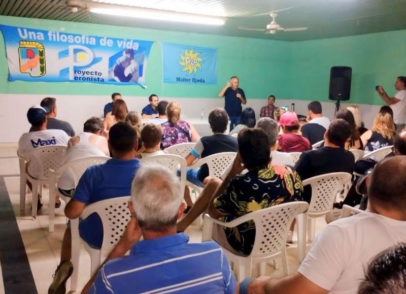 Hizo uso de la palabra en primer término el referente provincial de la Agrupación Proyecto Peronista, Nicolás Capputo, celebrando la unidad de ambas agrupaciones políticas.