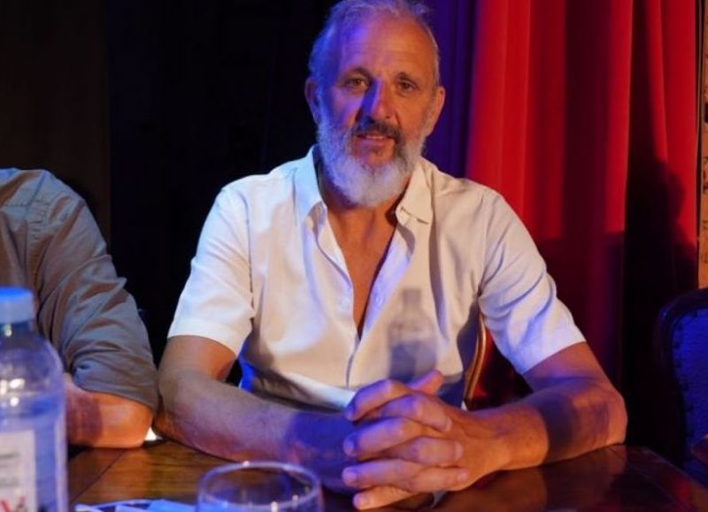 Mercedes suma controversia tras viralizarse a Inzaurgarat manejando con una lata de cerveza