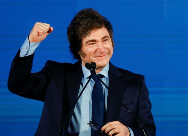 El Espacio Intercuencas denunció que los decretos 493/25 y 494/25 eliminan el agua como derecho humano y avanzan en la entrega de la empresa estatal, mientras convocan a movilizarse con semaforazos, volanteadas y afiches en distintos distritos.