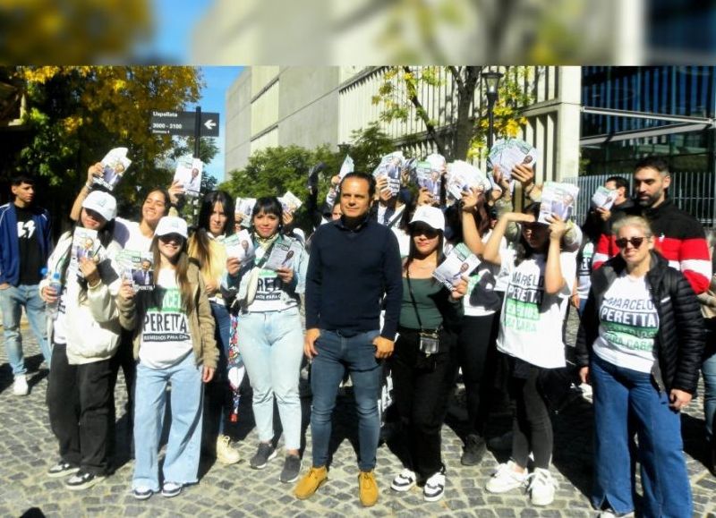 El aspirante de Remedios para CABA se movilizó para protestar contra el gasto excesivo y las designaciones arbitrarias.