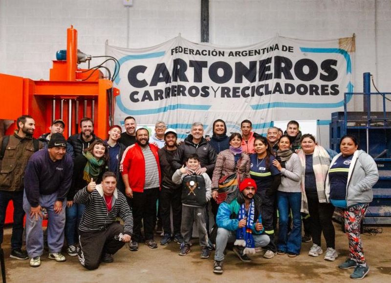 El intendente de Hurlingham, Juan Zabaleta, junto a las agrupaciones de Juan Grabois.