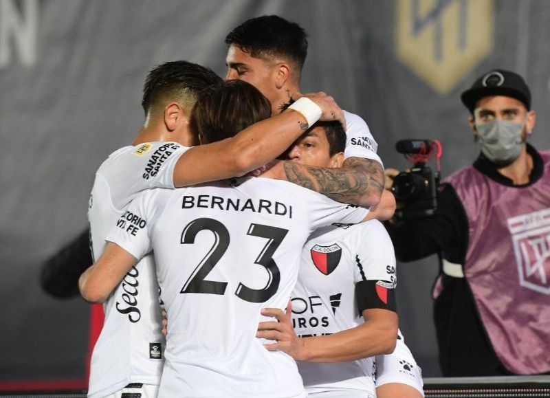 El duelo se disputó en el estadio San Juan del Bicentenario, con el arbitraje de Diego Abal.