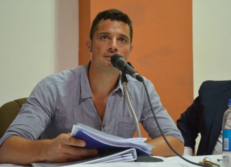 VIDEO | Crece el escándalo en General Rodríguez por acusaciones contra un funcionario que sigue activo pese a la causa