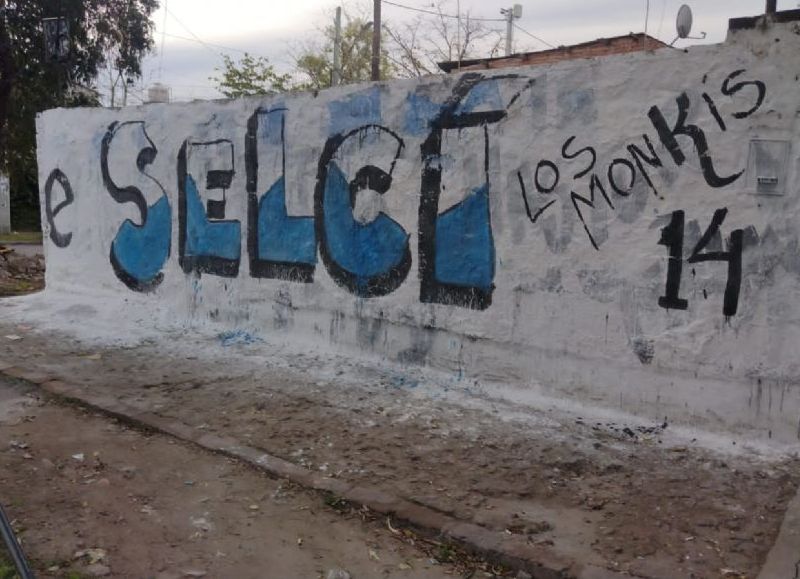 En Hurlingham, el segundo del Pami nacional, Martín Rodríguez y el concejal Damián Selci, de la Cámpora han llevado al distrito a los barras bravas del fútbol.