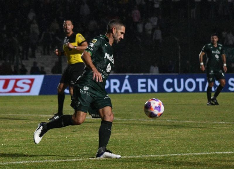 Sarmiento de Junín derrotó 1-0 a Arsenal de Sarandí en el estadio Eva Perón, por la fecha 12 de la Liga Profesional: Gonzalo Bettini convirtió el gol.