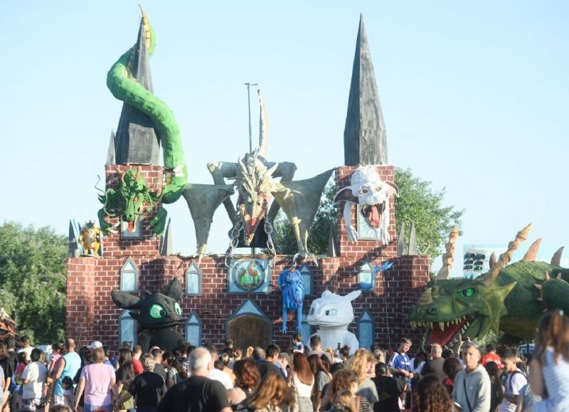 Tras la votación del público, “La Plata, ciudad de dragones” (31 y 54) se llevó el premio al mejor momo.