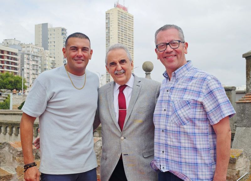 El dirigente local Álvaro Fanproyen, Guillermo Moreno y Marcelo Viejo de Crear Mar del Plata.