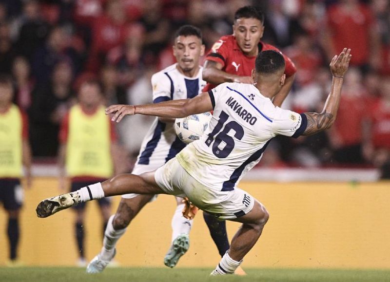 En el Libertadores de América, el Rojo y la T empataron 2-2 en un encuentro lleno de emociones, arrancaron arriba los locales y con uno menos lo igualó la T en el complemento. El resultado no le sirvió a ninguno de los dos.
