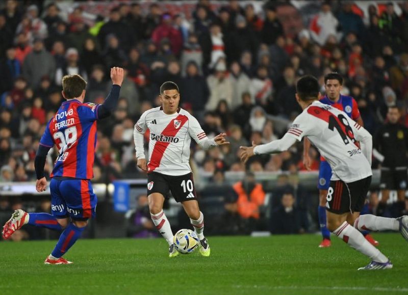 River no pudo quebrar la sólida defensa de San Lorenzo y se quedó con un punto en casa.