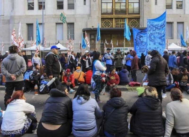 Los planeros quisieron salirse con la suya, comprando dólares y percibiendo bienes materiales, mientras se la daban de pobres y pedían ayuda del Estado.