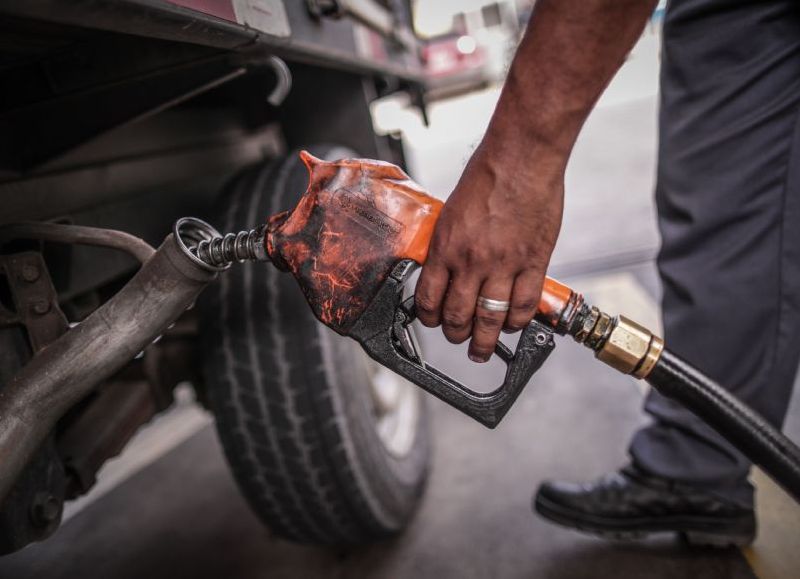 La Confederación de Entidades del Comercio de Hidrocarburos (CECHA) estimó que mejorar el suministro de este combustible llevará tiempo y, encima, el precio sigue incrementándose.