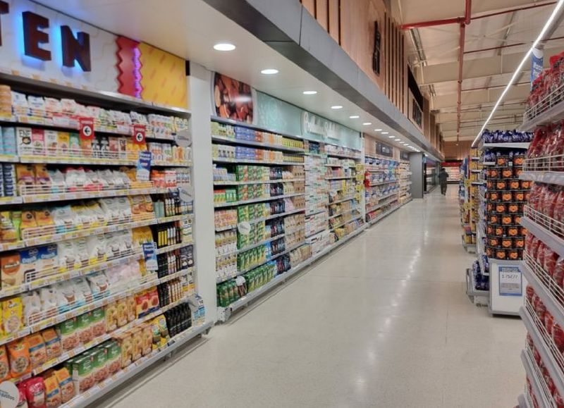 Supermercados en rojo: el plan económico de Milei hunde las ventas y dispara las pérdidas