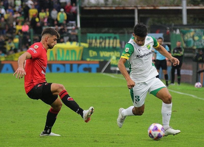 Por la jornada 14 de la Liga Profesional, el Halcón superó 2-0 al Sabalero y quedó a siete puntos del Millonario, el puntero del campeonato.