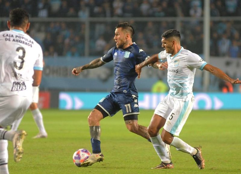 La Academia no logra cambiar la cara en el campeonato: perdió por 3-1 con el Decano en el Cilindro con goles de Sánchez, Ortiz y Estigarribia; descontó Romero y se fue reprobado. Ya lleva cuatro partidos sin éxitos.