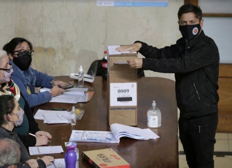 El gobernador de la provincia de Buenos Aires, Axel Kicillof, emitió su voto en las Elecciones Primarias Abiertas Simultáneas Obligatorias (PASO). En ese marco, pidió al electorado "votar con memoria".