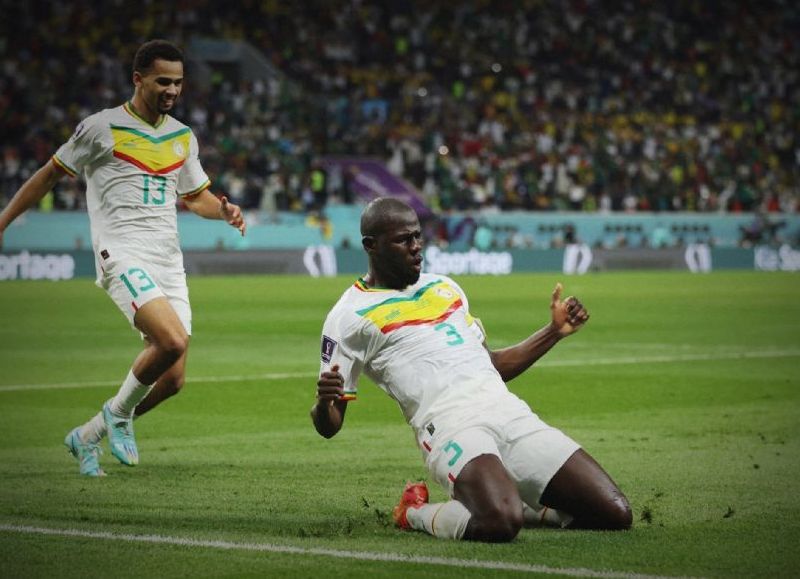 Los dirigidos el técnico argentino, que con un punto clasificaban a los octavos de final, cayeron 2-1 con el combinado africano y no pudieron meterse en la próxima fase de la Copa del Mundo.