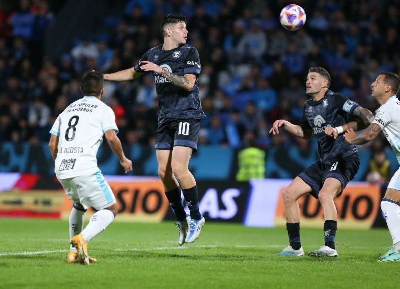 El Pirata derrotó 1-0 al Decano por la fecha 15 de la Liga Profesional 2023 en Gigante de Alberdi con gol de Pablo Vegetti.