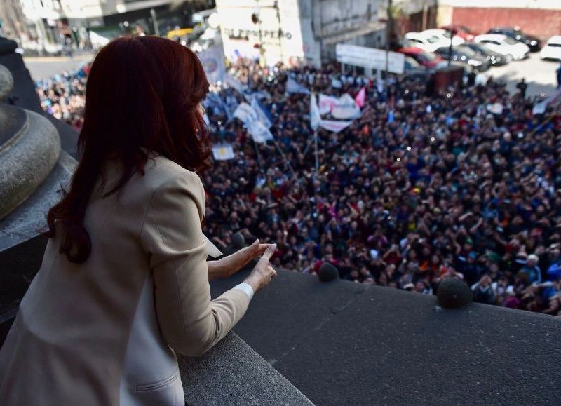 Cristina Kirchner prepara su operativo "clamor" para vender al mundo la imagen de un supuesto apoyo incondicional genuino para el día de la lectura de la sentencia en la causa Vialidad.