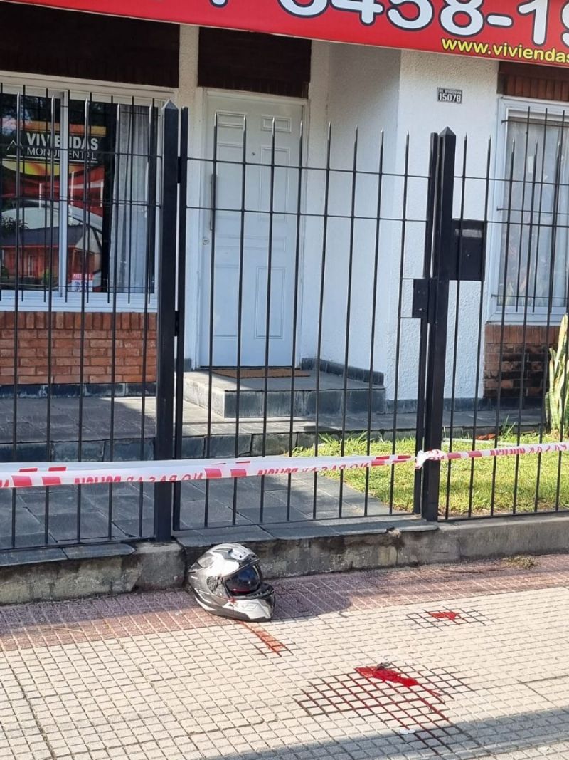 El oficial actuó en legítima defensa tras ser golpeado con un arma de fuego por los delincuentes. El cómplice sigue prófugo.
