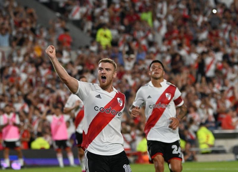 Con dos goles de Lucas Beltrán y otro de Esequiel Barco, el equipo que comanda Martín Demichelis quedó a un punto del líder San Lorenzo