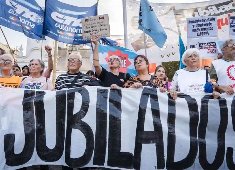 Con Milei, el sueldo ya no alcanza: siete de cada diez trabajadores sobreviven apenas dos semanas