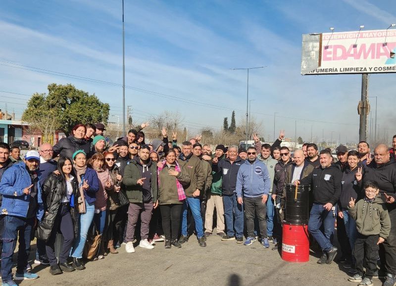 La manifestación en la sucursal.