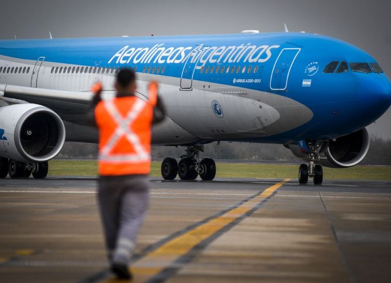 Un nuevo avión de Aerolíneas Argentinas partió este martes rumbo a China para buscar más vacunas.
