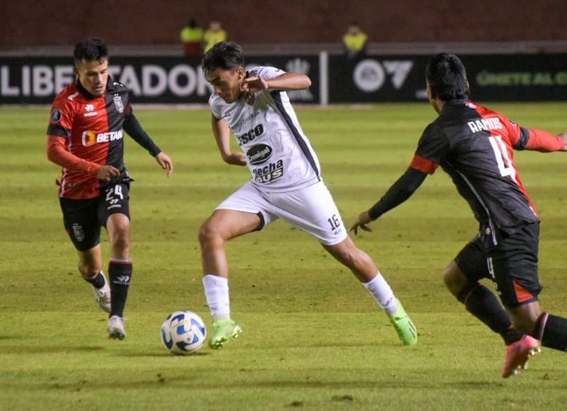 El conjunto dirigido por Wálter Otta perdió por 5-0 en Arequipa, por la quinta fecha del Grupo H, y buscará acceder a la Sudamericana en la última jornada, sin depender de sí mismo.