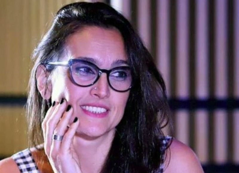 Soledad Quereilhac, la esposa del gobernador Axel Kicillof recibe una cuantiosa suma mensual a través de, no uno, sino tres contratos públicos.