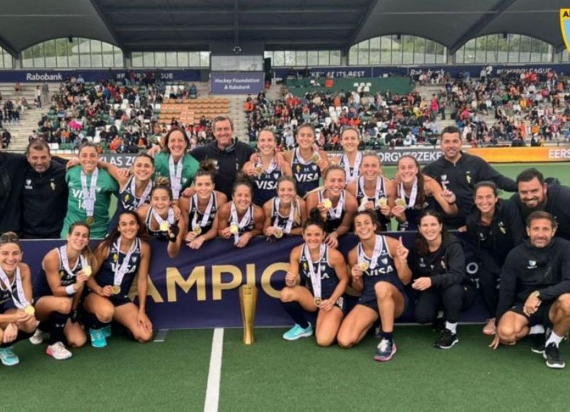 Las Leonas, seleccionado argentino femenino del hockey sobre césped, recibieron este domingo el trofeo de campeonas de la Pro League 2022.