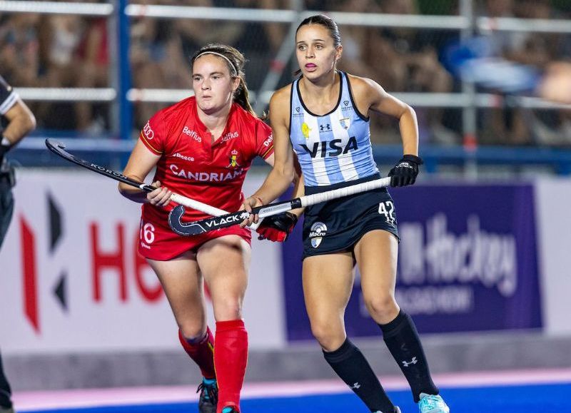 Los seleccionados masculinos y femeninos de hockey sobre césped vencieron a sus pares de Bélgica ante una multitud en el estadio de Godoy Cruz.